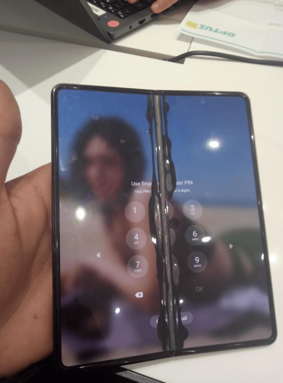 华为手机电池过保
:过保屏就碎，三星折叠手机Galaxy Z Fold 3惹争议，用户或发起集体诉讼
